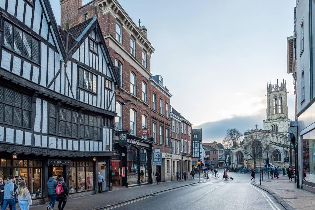 Luxury Apartment Rowntree House Across From The Shambles York Exterior photo